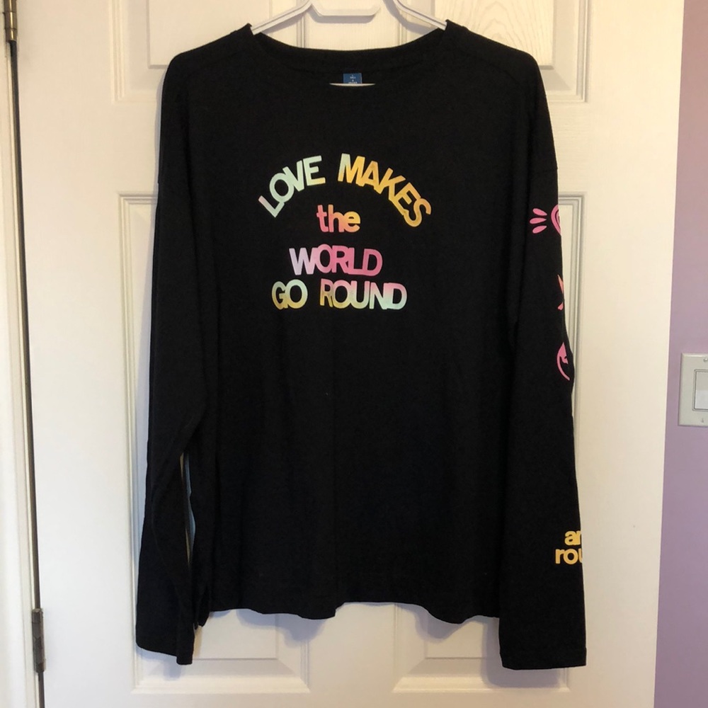 Old Navy black/Love long sleeve tee